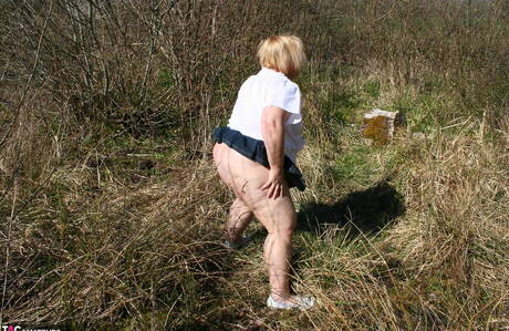 TAC Amateurs invites you to browse their free pics with Lexie Cummings unveiling superb body