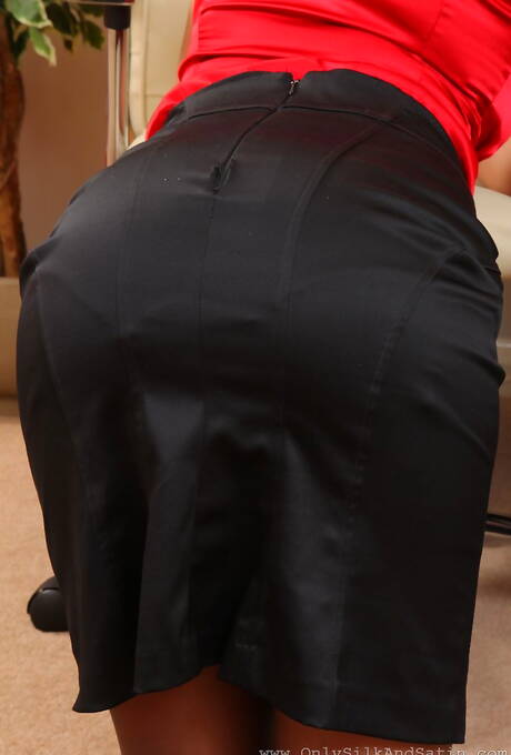 Only Tease are pleased to offer you xxx pictures featuring elegant maiden has a sexy body