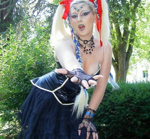 Rubber Tits offers a xxx picture gallery with miss in her twenties in female domination