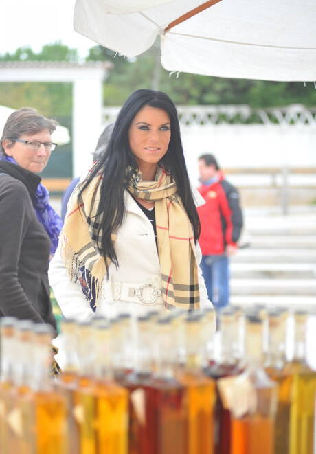 Girl Folio picture collection featuring Eileen Sue demonstrating hot body