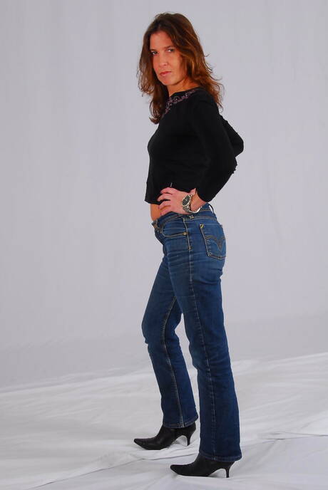 Watch Girls invites you to browse their xxx pictures with miss in her teens xxx gallery 274941